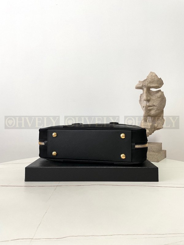 프라다 리에디션 1978 토트백 미디움