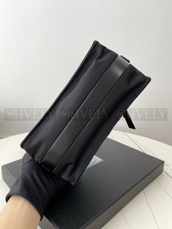 프라다 리나일론 패딩 숄더백 스몰