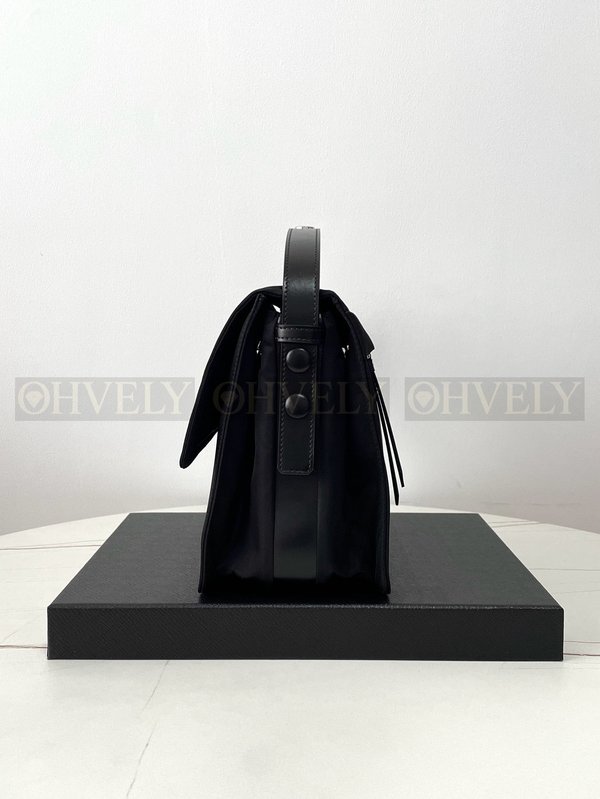 프라다 리나일론 패딩 숄더백 미디움