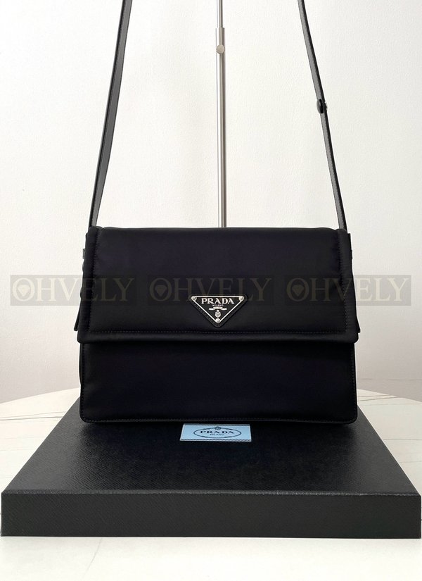 프라다 리나일론 패딩 숄더백 미디움