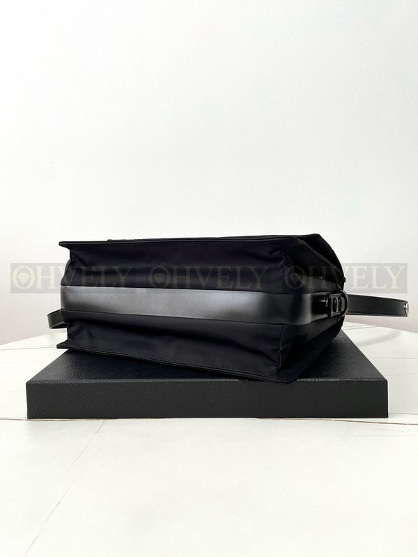 프라다 리나일론 패딩 숄더백 미디움