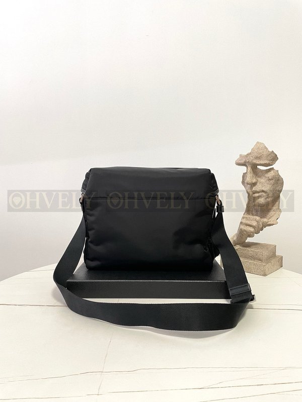 프라다 리나일론 삼각 로고 숄더백