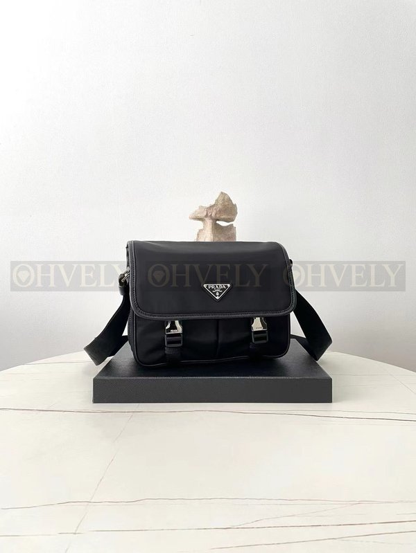 프라다 리나일론 사피아노 레더 숄더백