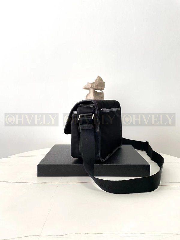 프라다 리나일론 사피아노 레더 숄더백