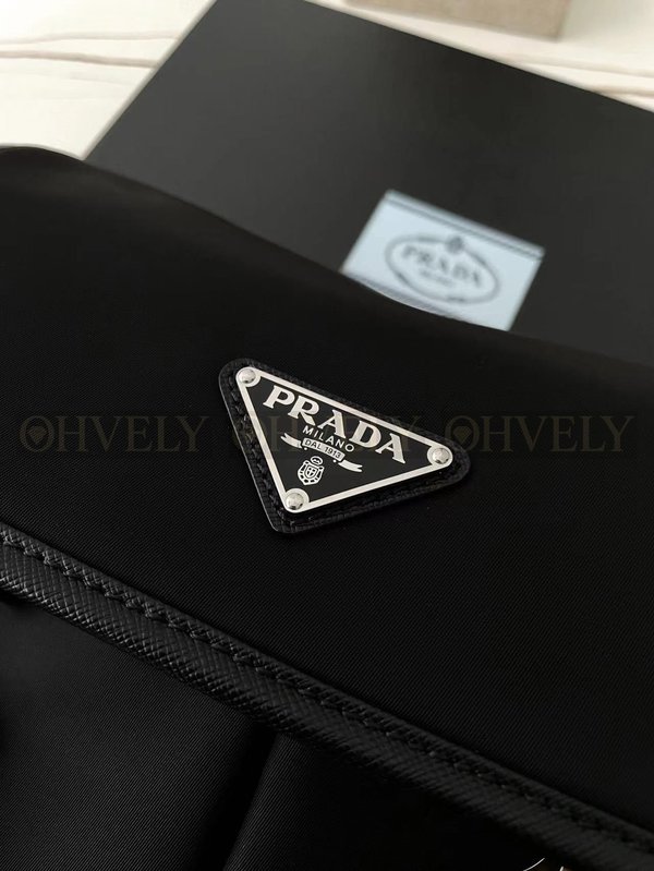 프라다 리나일론 사피아노 레더 숄더백