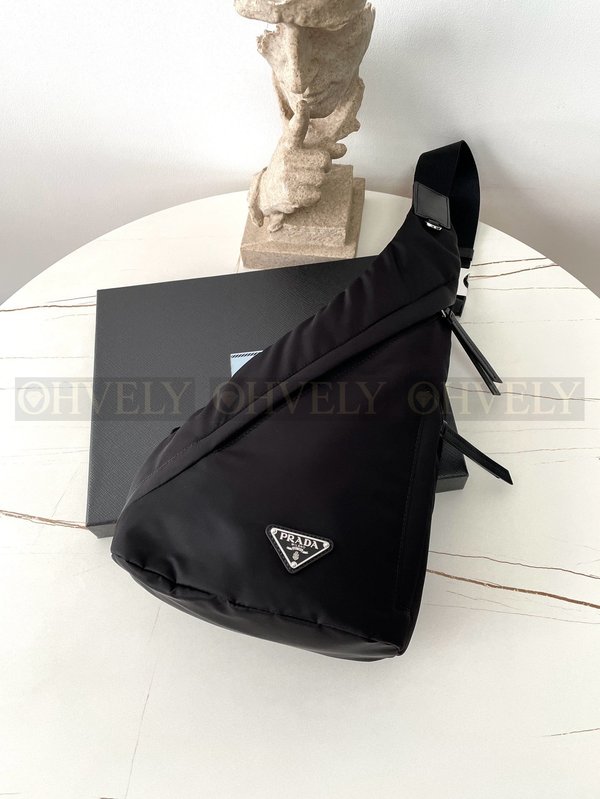 프라다 리나일론 범백