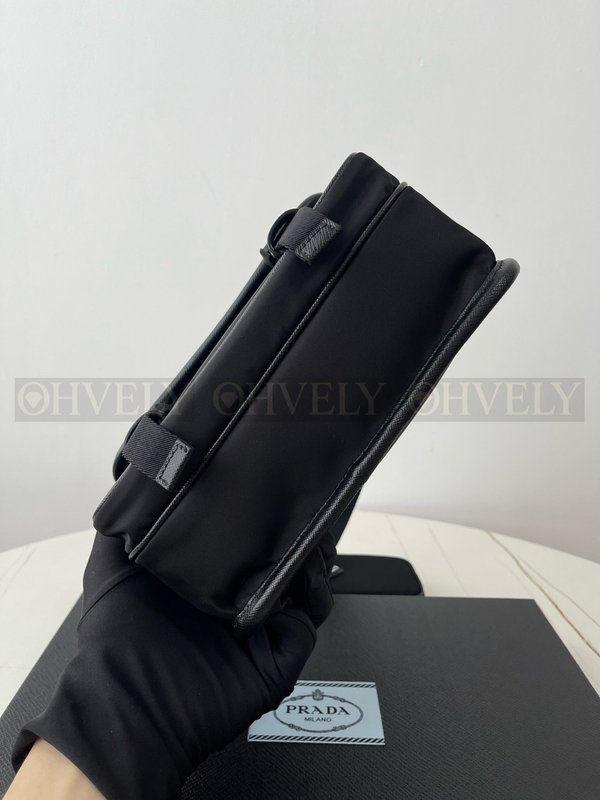 프라다 리나일론 메신저백