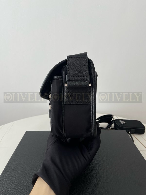 프라다 리나일론 메신저백