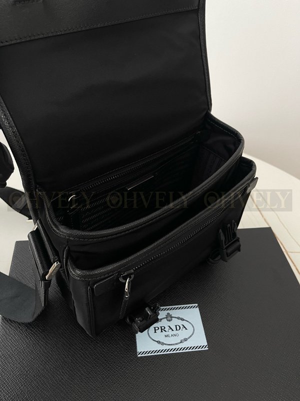 프라다 리나일론 메신저백