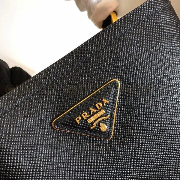 프라다 사피아노 두블레 스몰