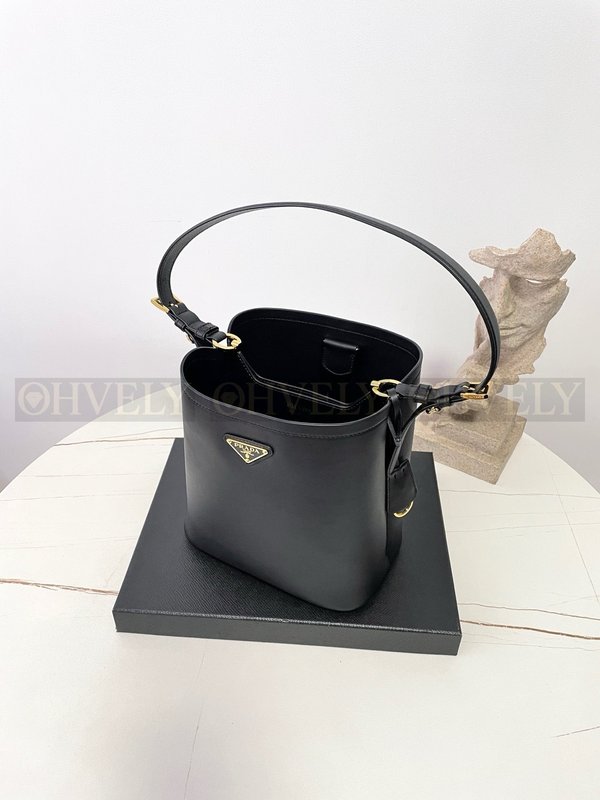 프라다 미디움 레더백