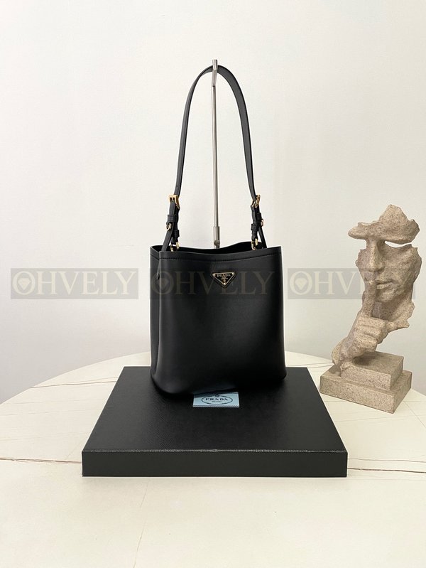 프라다 미디움 레더백