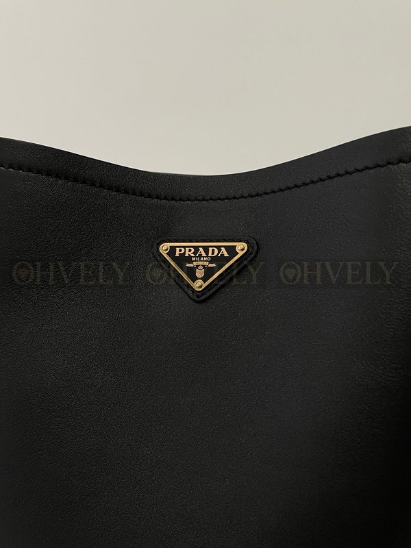 프라다 미디움 레더백