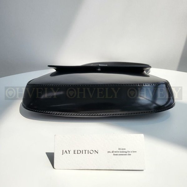 프라다 클레오 브러시드 플랩 숄더백