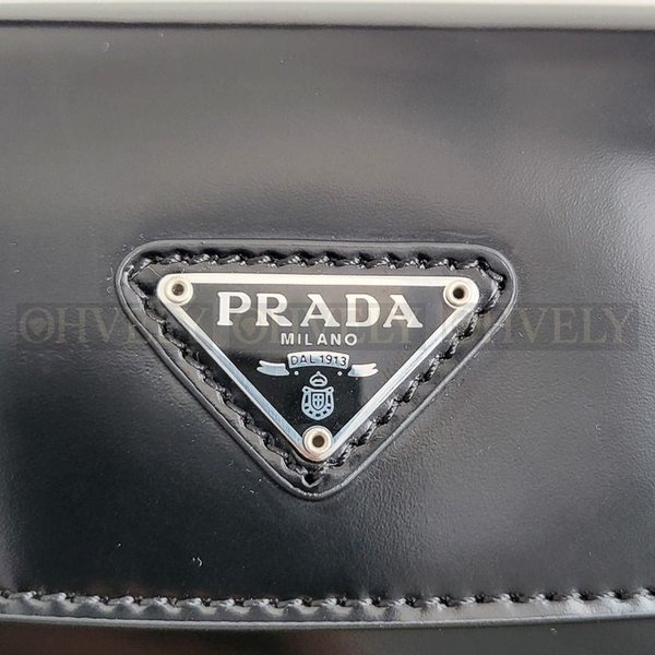 프라다 클레오 브러시드 플랩 숄더백