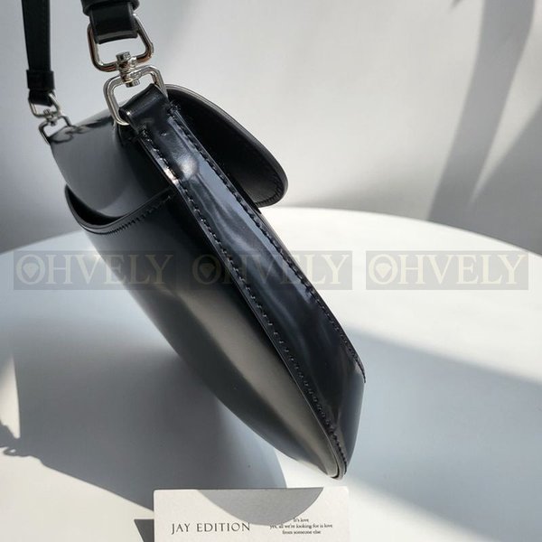 프라다 클레오 브러시드 플랩 숄더백