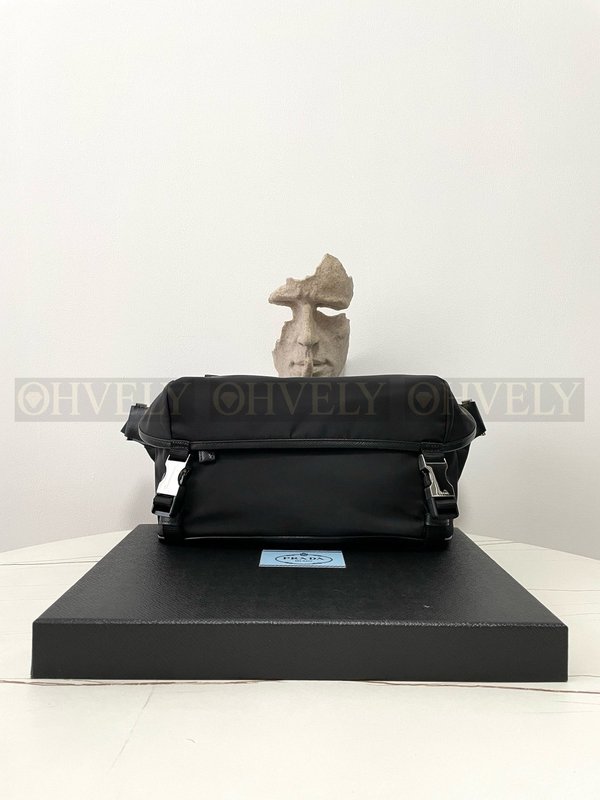 프라다 리나일론 바이커백 미디움