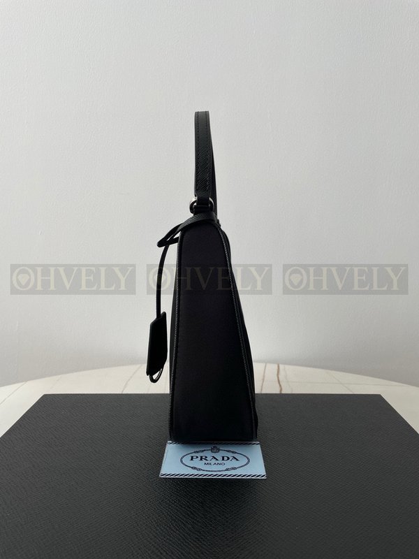 프라다 리에디션 리나일론 호보백 사피아노 핸들