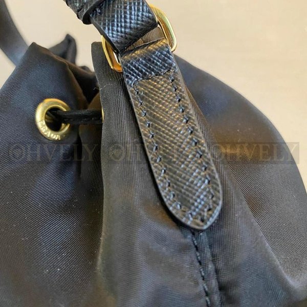 프라다 나일론 버킷백