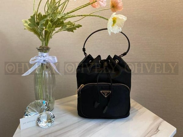 프라다 나일론 버킷백