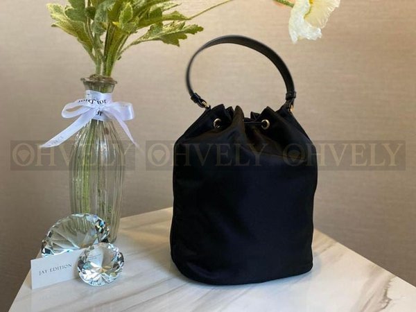 프라다 나일론 버킷백