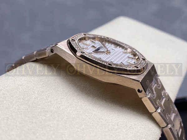 오데마피게 로얄오크 67651 흰판 로즈골드 금통 다이아세팅 (33mm,쿼츠)
