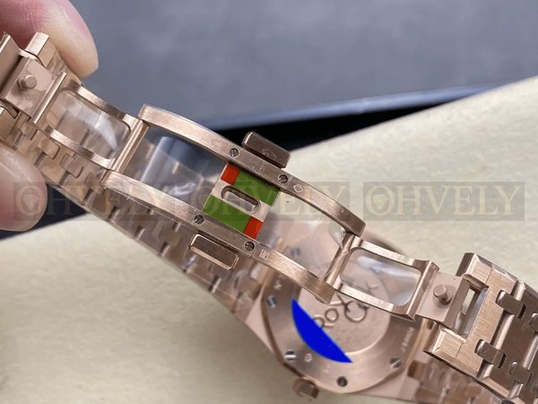 오데마피게 로얄오크 67651 흰판 로즈골드 금통 다이아세팅 (33mm,쿼츠)