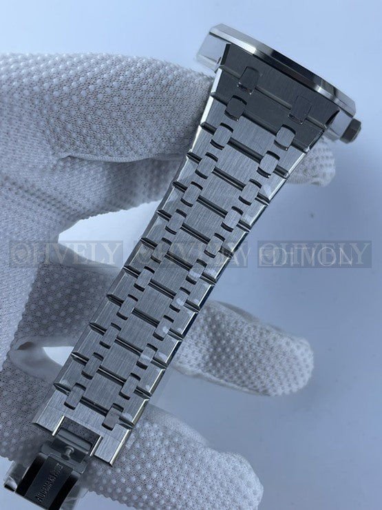 오데마피게 로얄오크 15500 스틸 블랙 다이얼