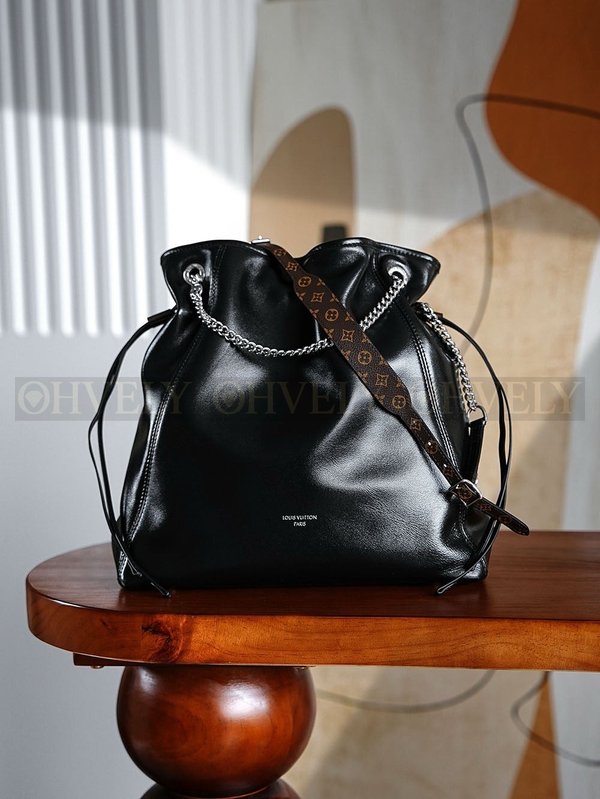 루이비통 오프 듀티 (Off Duty) 백팩 바이브 MM