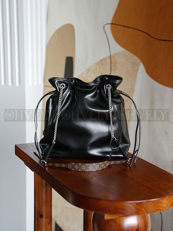 루이비통 오프 듀티 (Off Duty) 백팩 바이브 MM