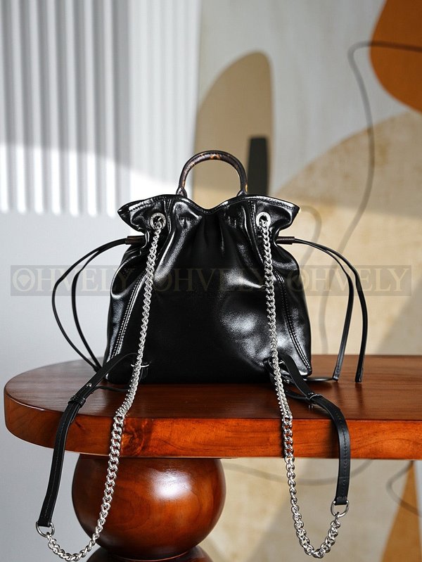 루이비통 오프 듀티 (Off Duty) 백팩 바이브