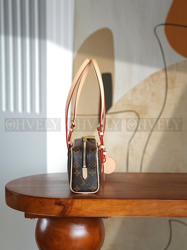 루이비통 모노그램 행온 HangOn 백