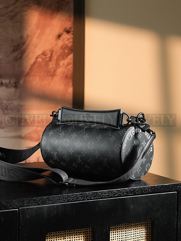 루이비통 Polochon PM 소프트백
