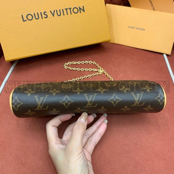 루이비통 포쉐트 에바