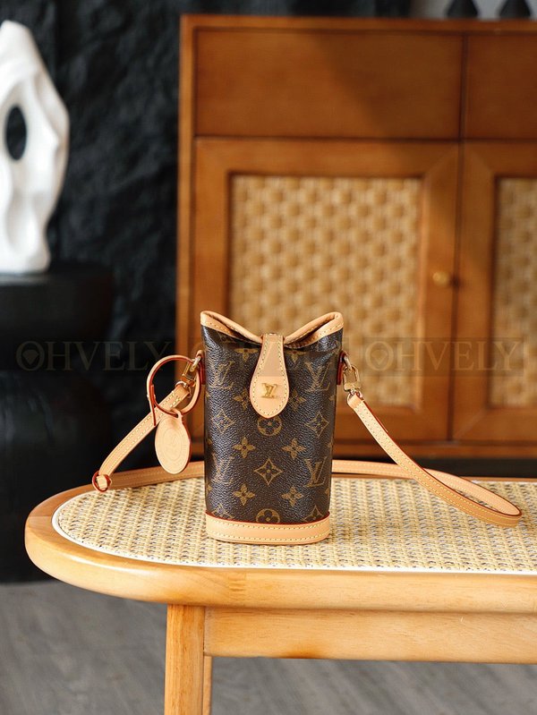 루이비통 폴드미 폰홀더 파우치