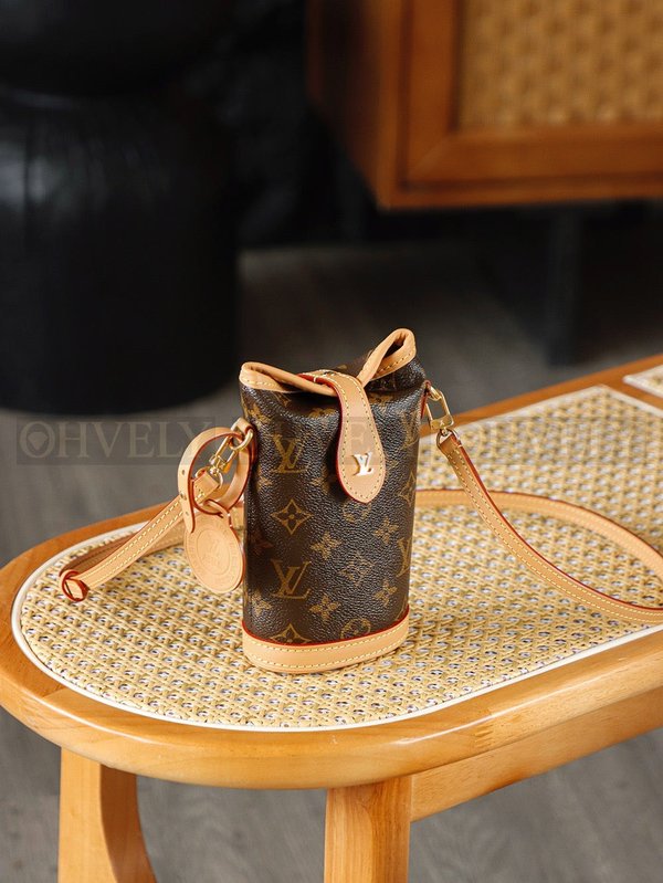 루이비통 폴드미 폰홀더 파우치