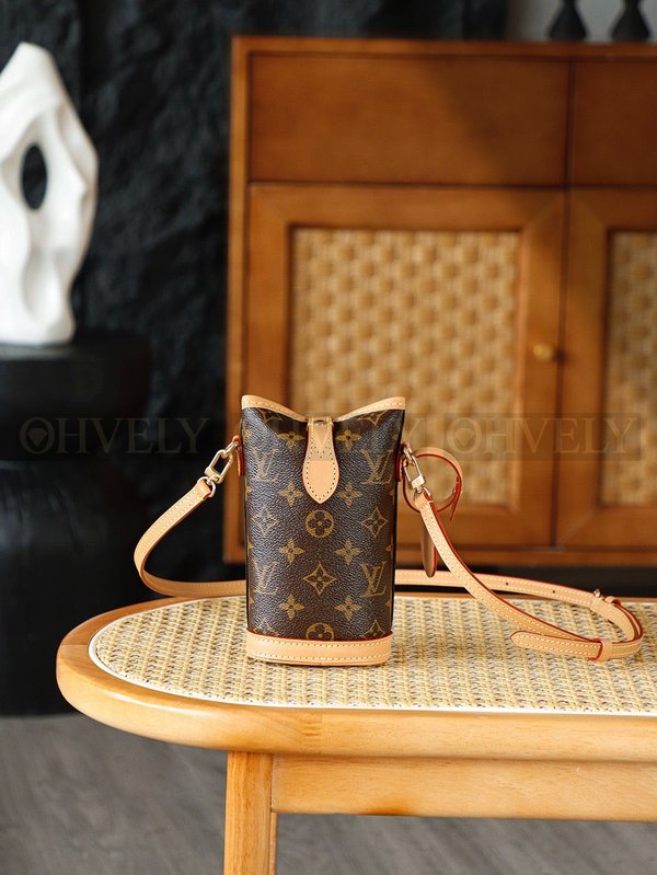 루이비통 폴드미 폰홀더 파우치