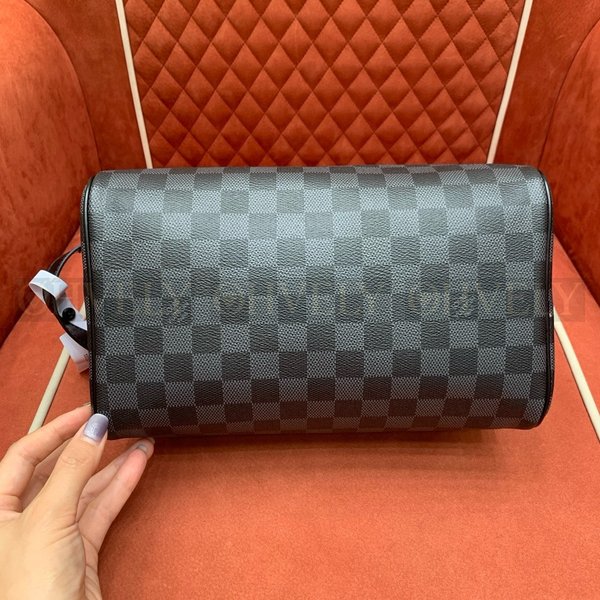 루이비통 토일렛 도프 파우치