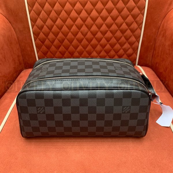 루이비통 토일렛 도프 파우치