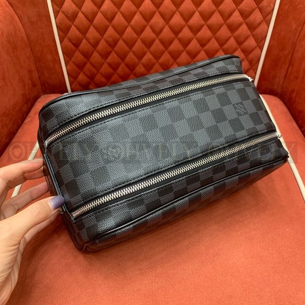 루이비통 토일렛 도프 파우치