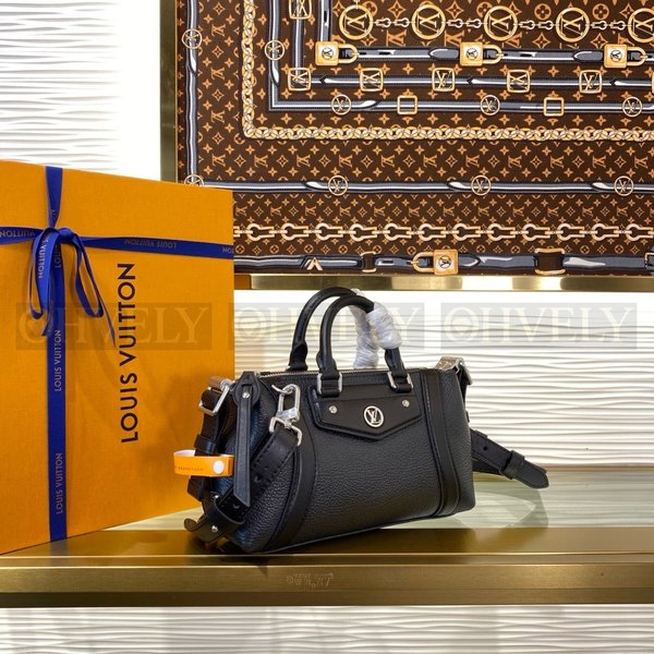 루이비통 나노 LV 바이커