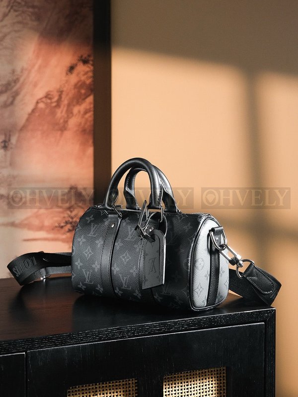 루이비통 키폴 반둘리에 이클립스 25