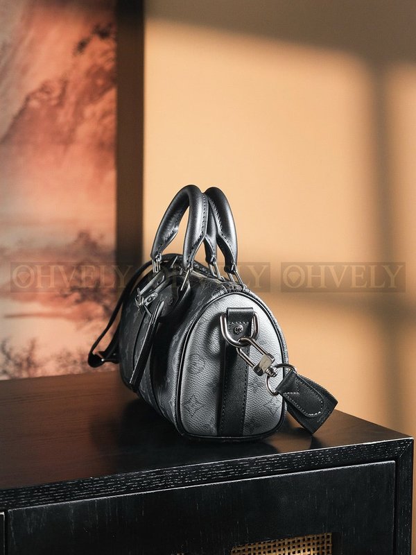 루이비통 키폴 반둘리에 이클립스 25