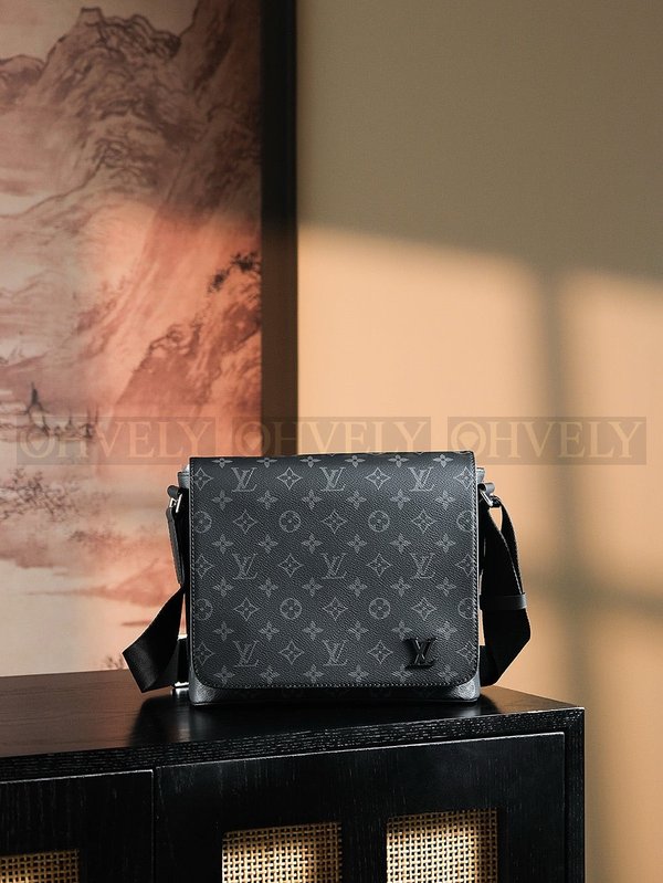 루이비통 이클립스 디스트릭트 PM