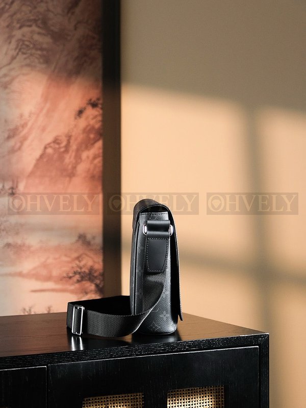 루이비통 이클립스 디스트릭트 PM