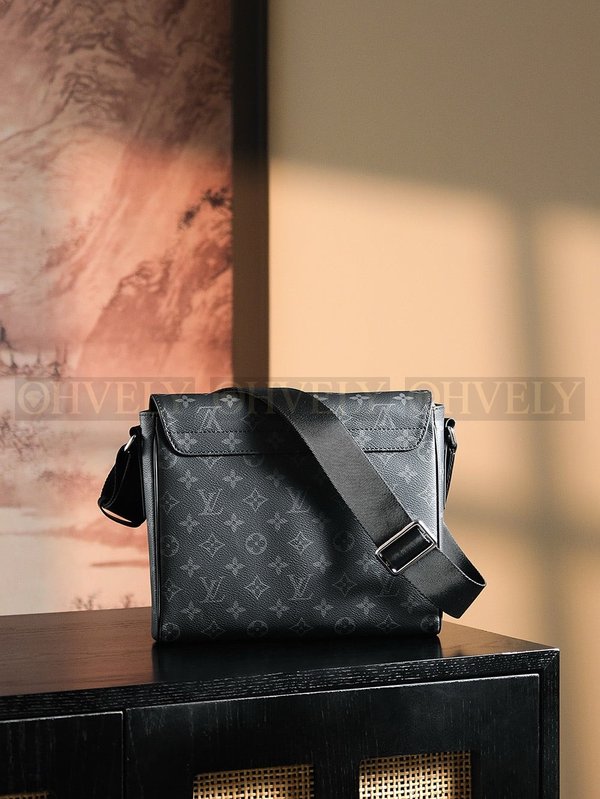 루이비통 이클립스 디스트릭트 PM