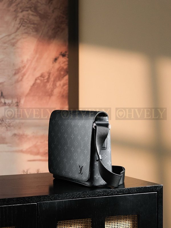 루이비통 이클립스 디스트릭트 PM