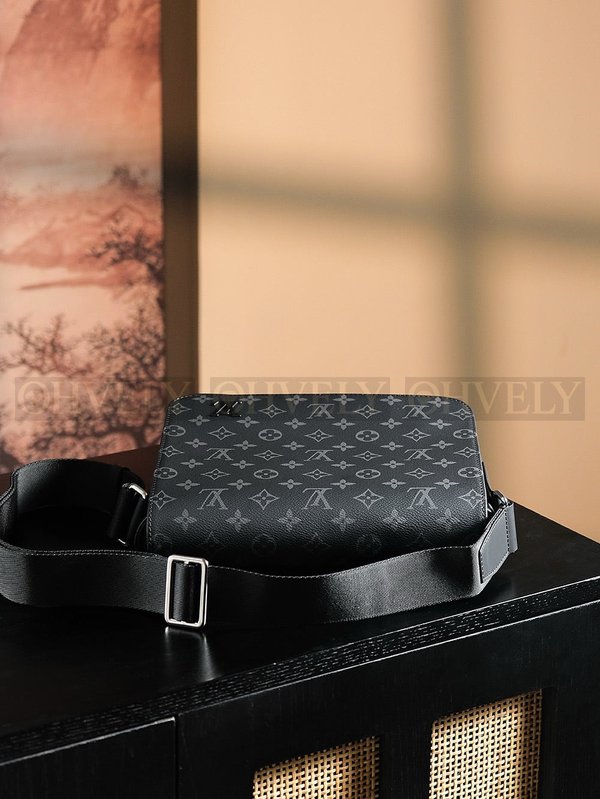 루이비통 이클립스 디스트릭트 PM