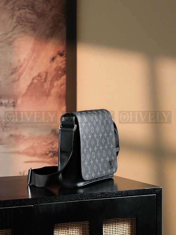 루이비통 이클립스 디스트릭트 PM