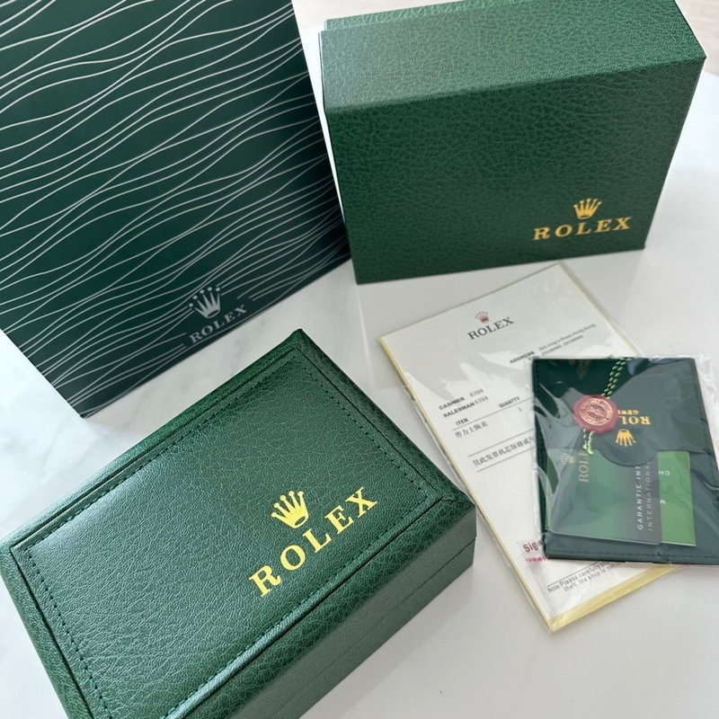 롤렉스 서브마리너 그린다이얼 - 풀박스 (극소량 입고)